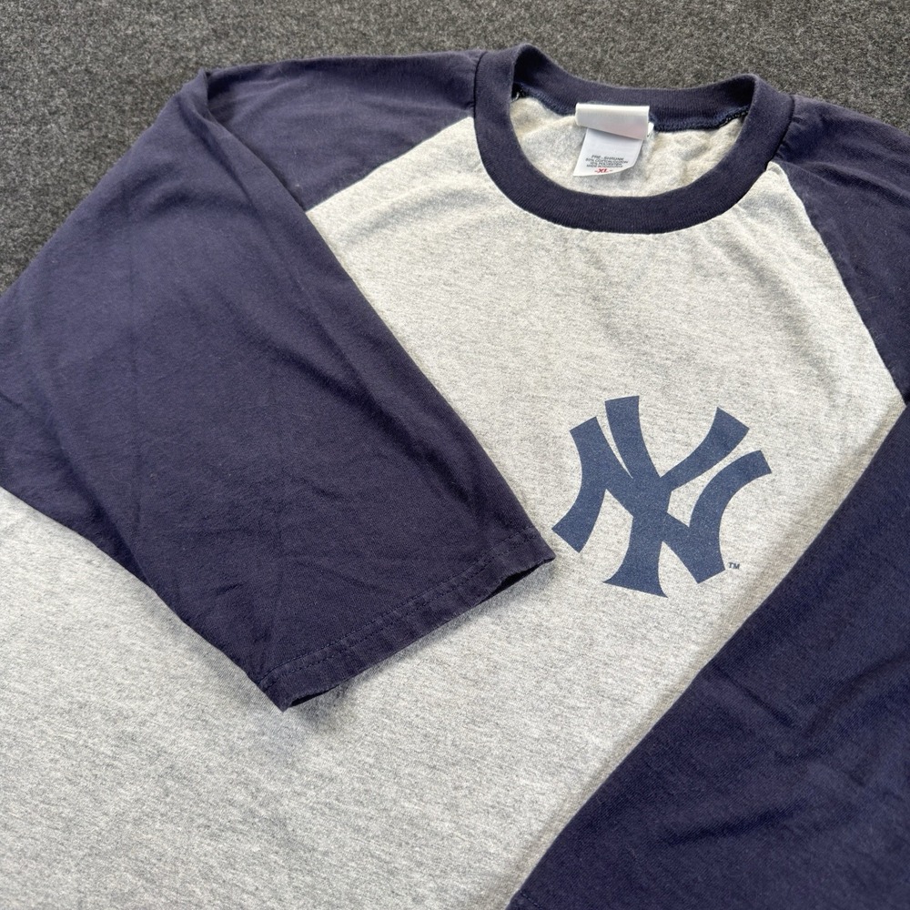 Majestic Mens New York Yankees Derek Jeter 2 Blue/Gray Graphic T-Shirt XL 2008